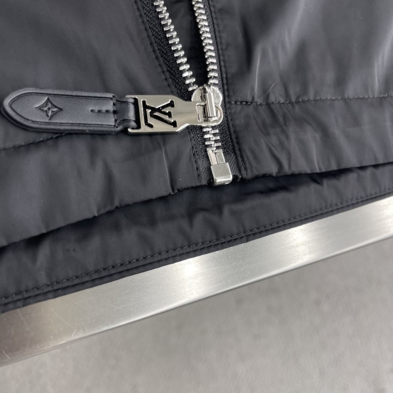 l0vis Vvtt0n outwear